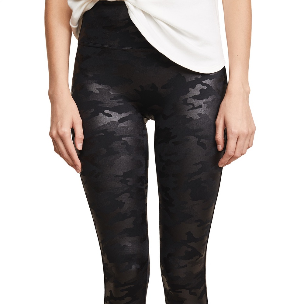 Spanx Faux Leather Matte Black Camo Leggings Size M